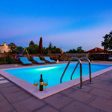 Hébergement de vacances 3 Bedroom Lovely In Vrsi