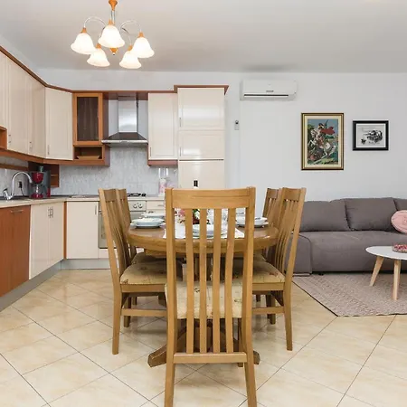 Hébergement de vacances 3 Bedroom Lovely In *